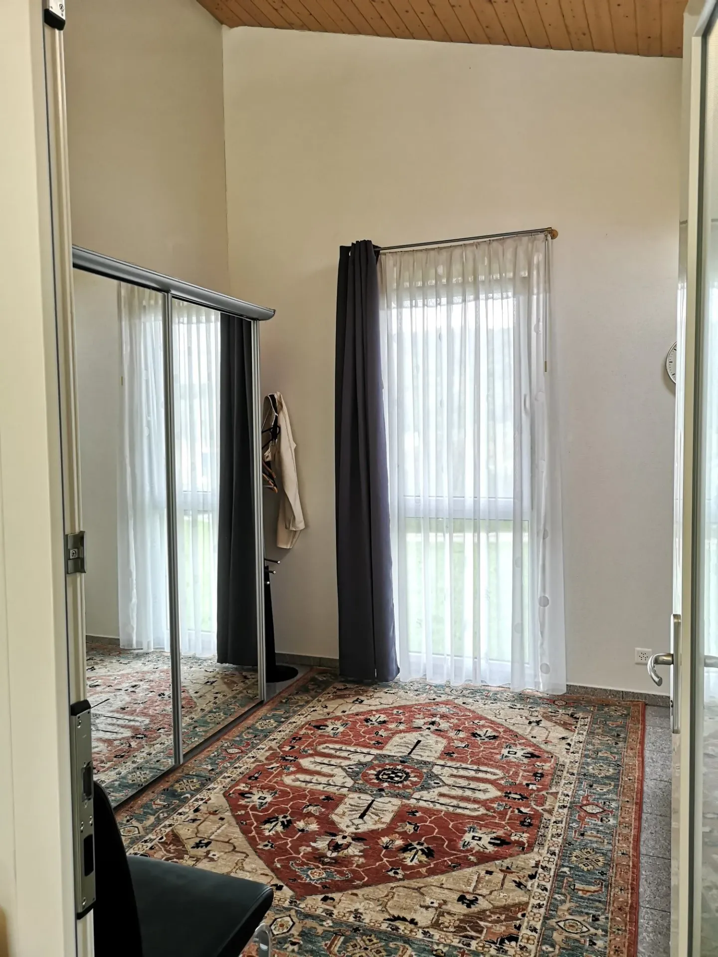 Ribasso prezzo: casa con due appartamenti affittati e un appartamento per il proprietario - Foto 24 di 51