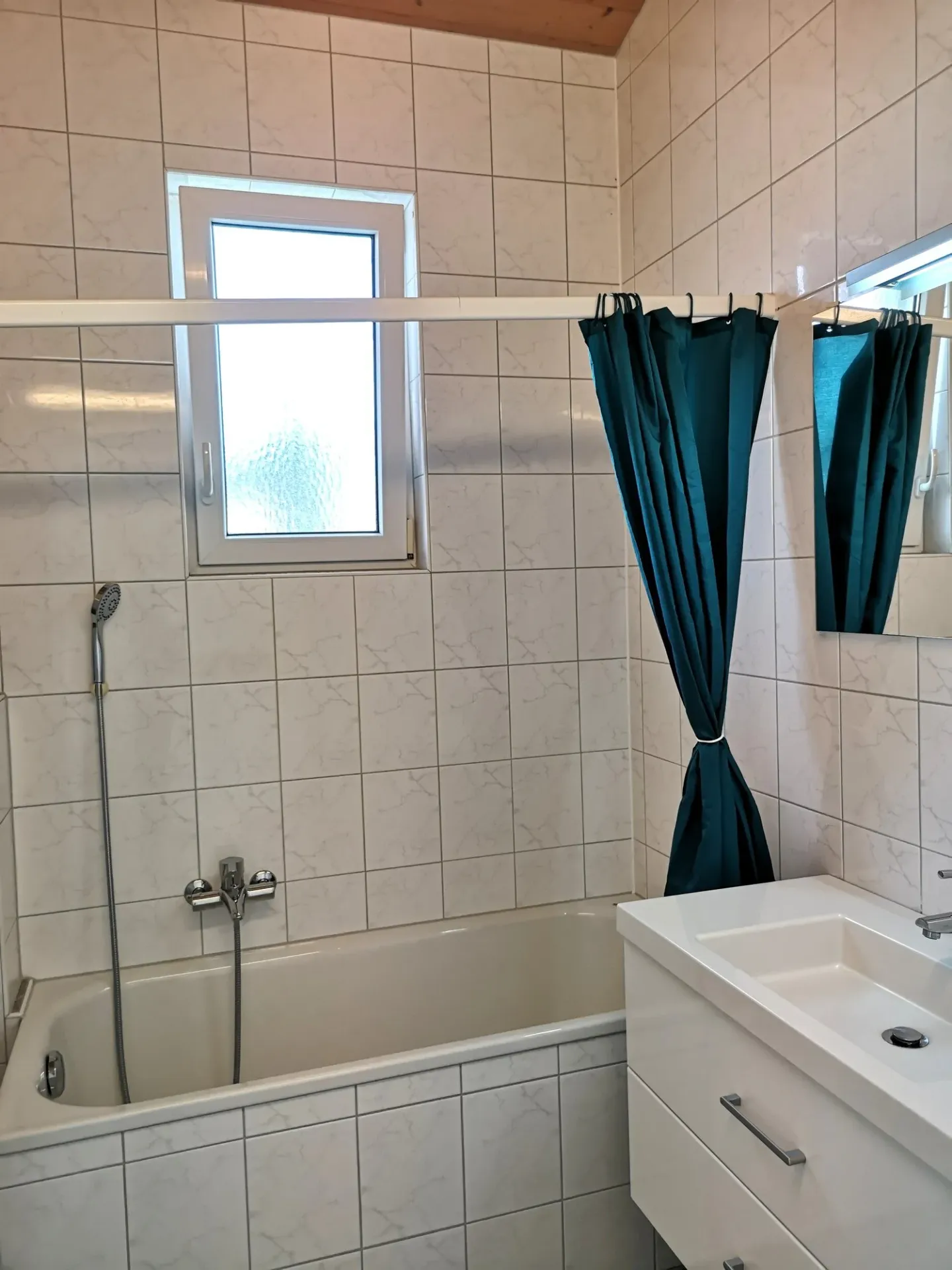 Ribasso prezzo: casa con due appartamenti affittati e un appartamento per il proprietario - Foto 25 di 51