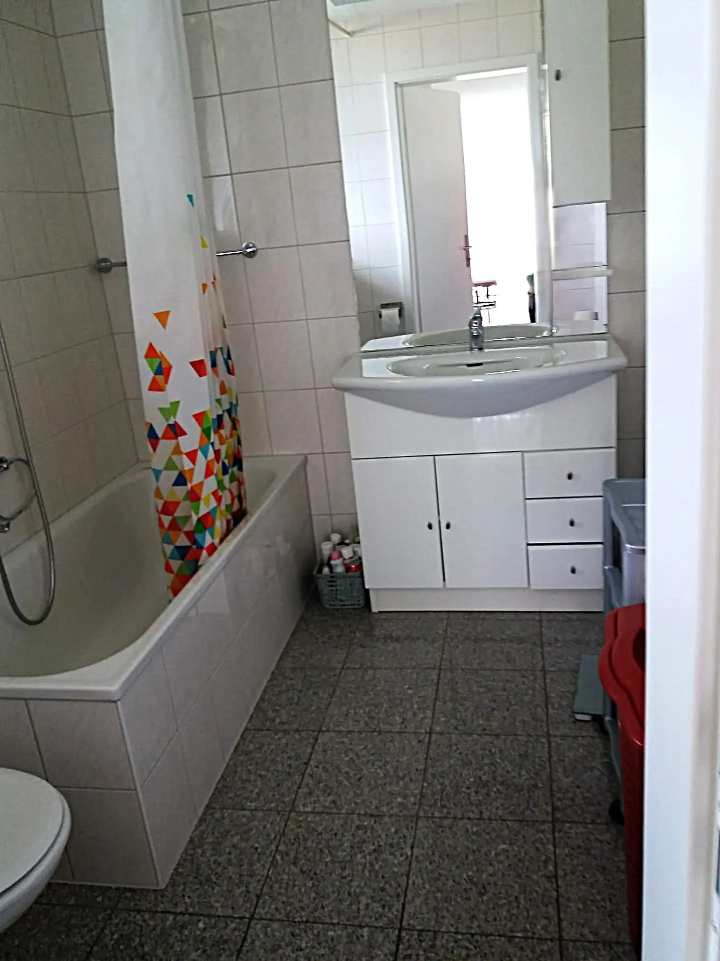 Ribasso prezzo: casa con due appartamenti affittati e un appartamento per il proprietario - Foto 43 di 51