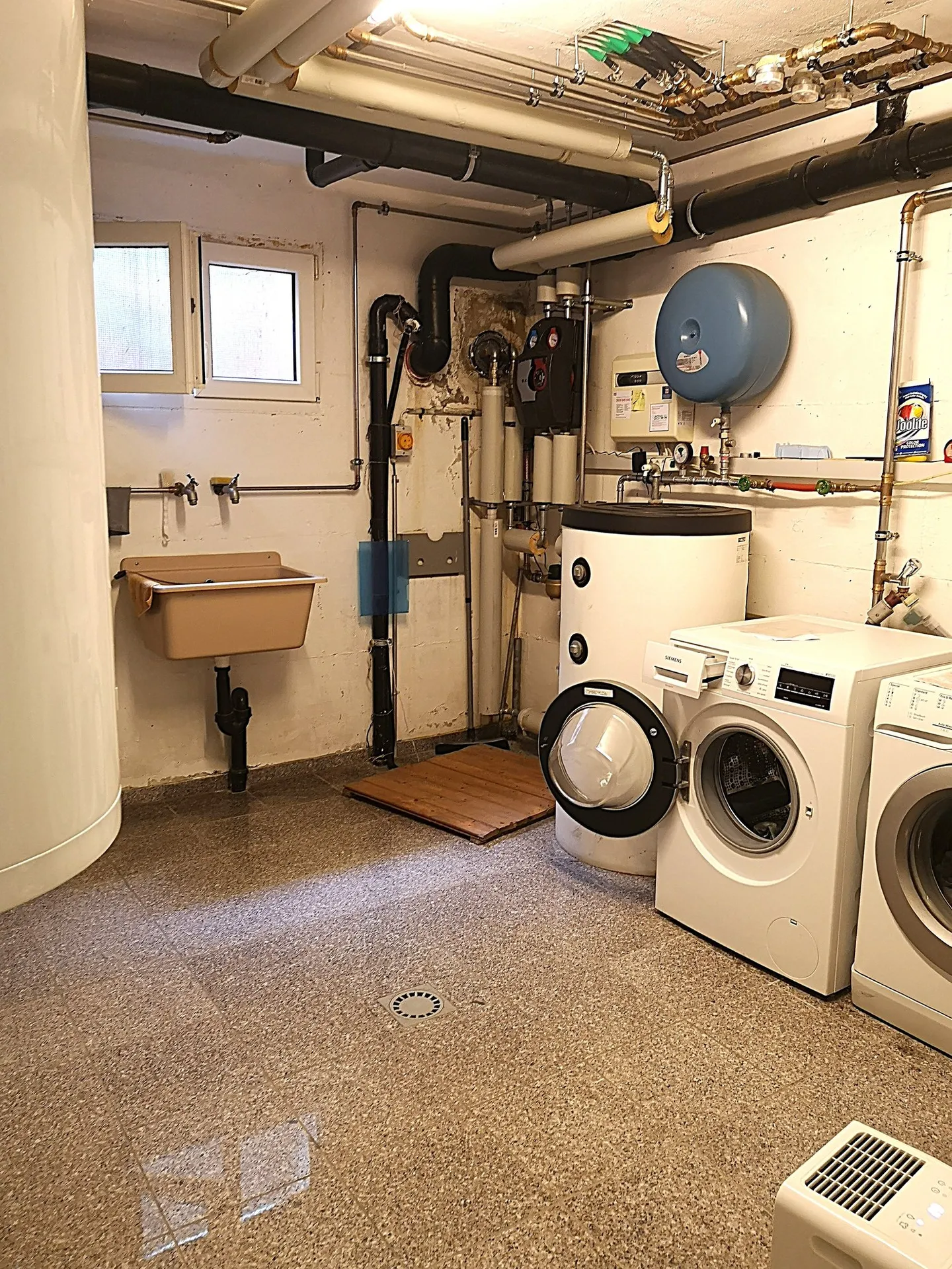 Ribasso prezzo: casa con due appartamenti affittati e un appartamento per il proprietario - Foto 44 di 51