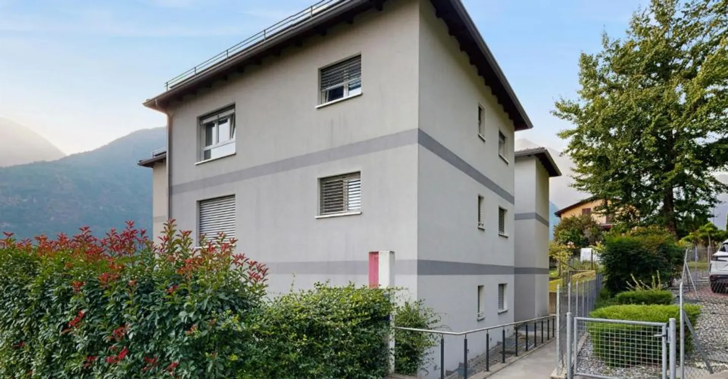 Modern Apartment with Private Garden 10 Minutes from Bellinzona - Photo 1 of 9