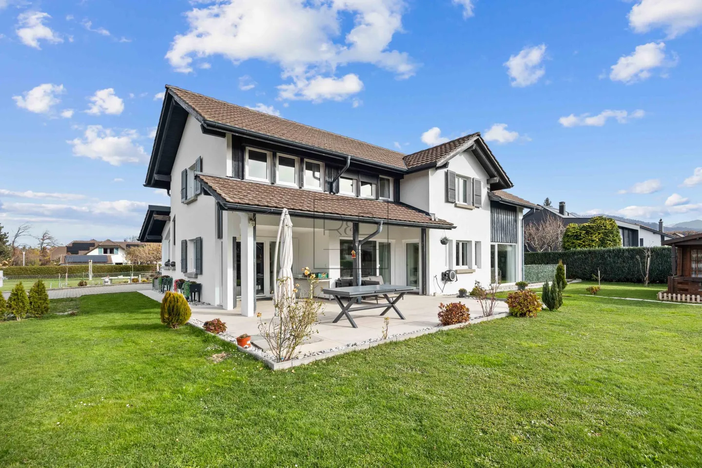 Single house for sale - Photo 1 of 15