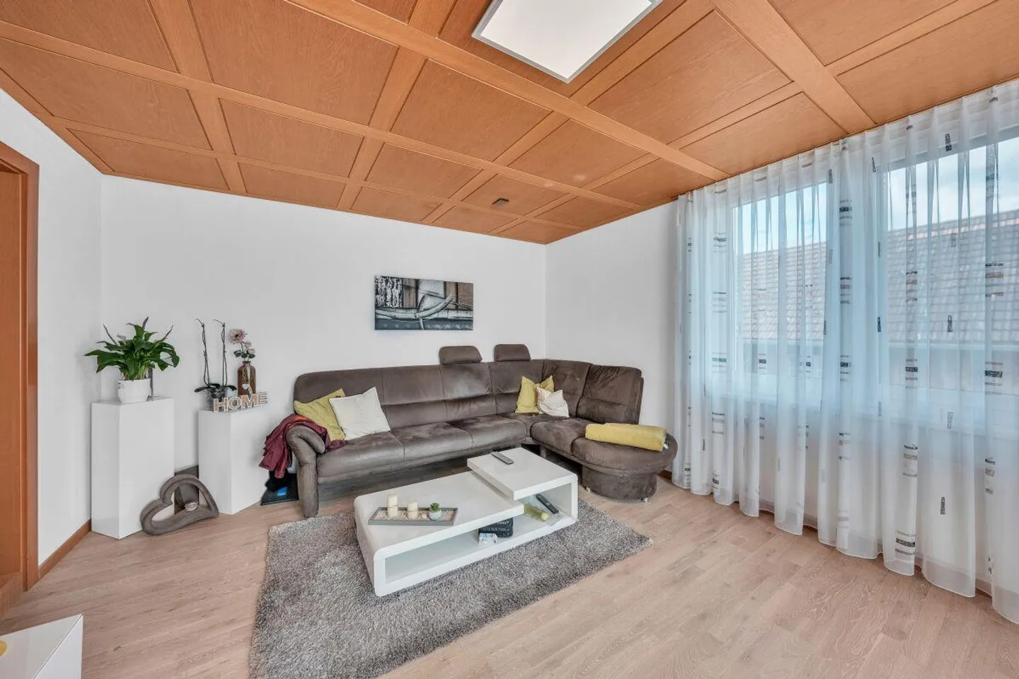 Residential and commercial building with outbuildings - Photo 3 of 11