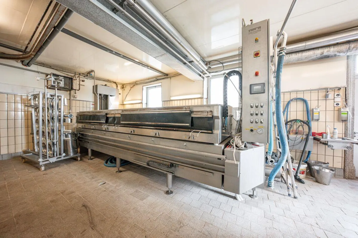 Residential and commercial building with outbuildings - Photo 7 of 11