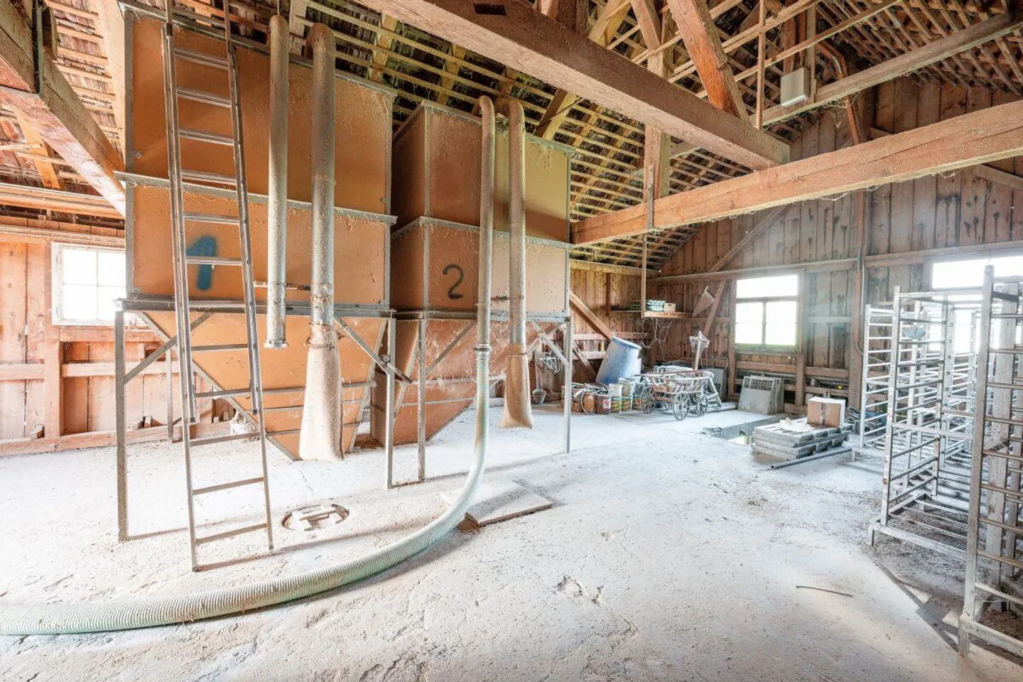 Residential and commercial building with outbuildings - Photo 8 of 11