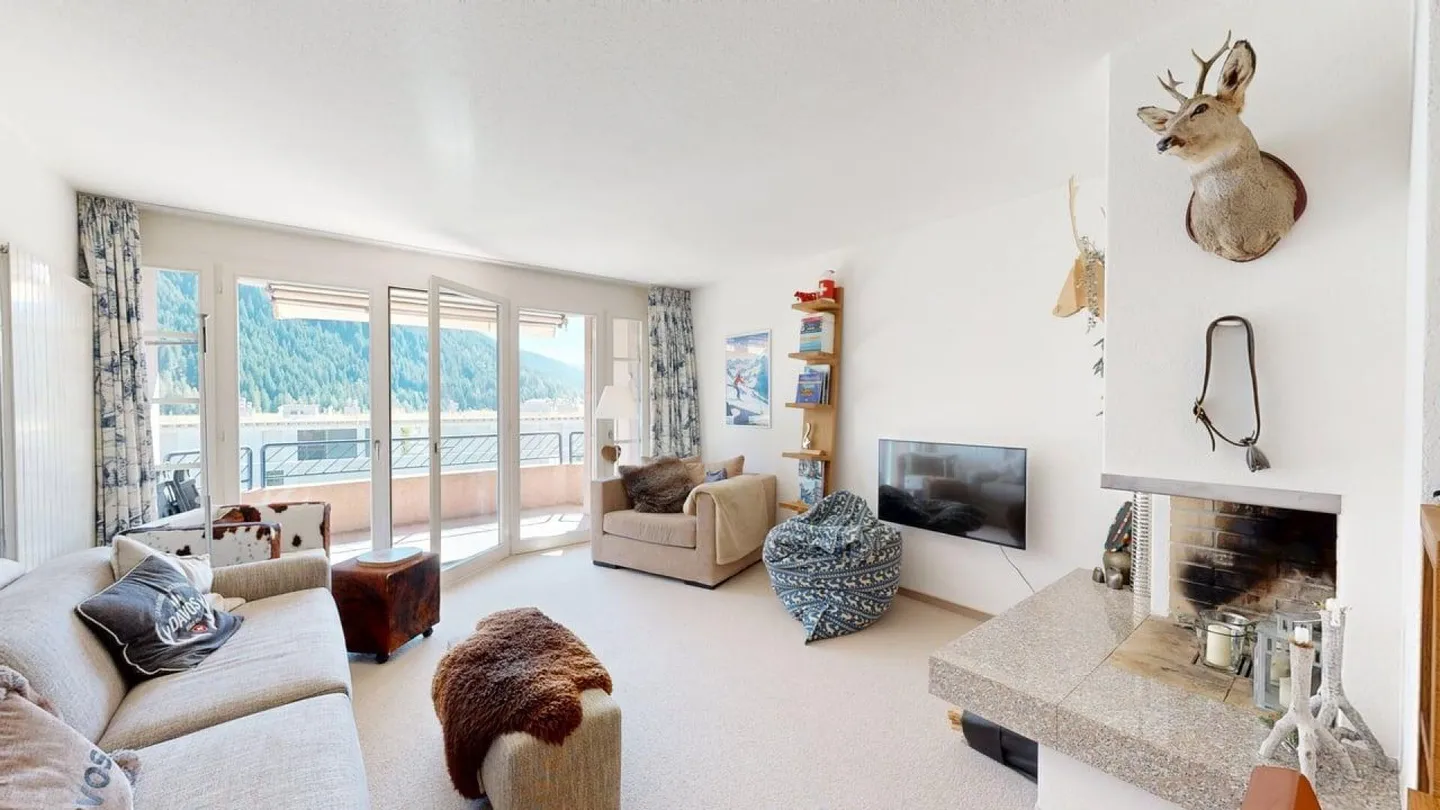 Sunny 3.5-room penthouse in elevated location - Photo 1 of 14