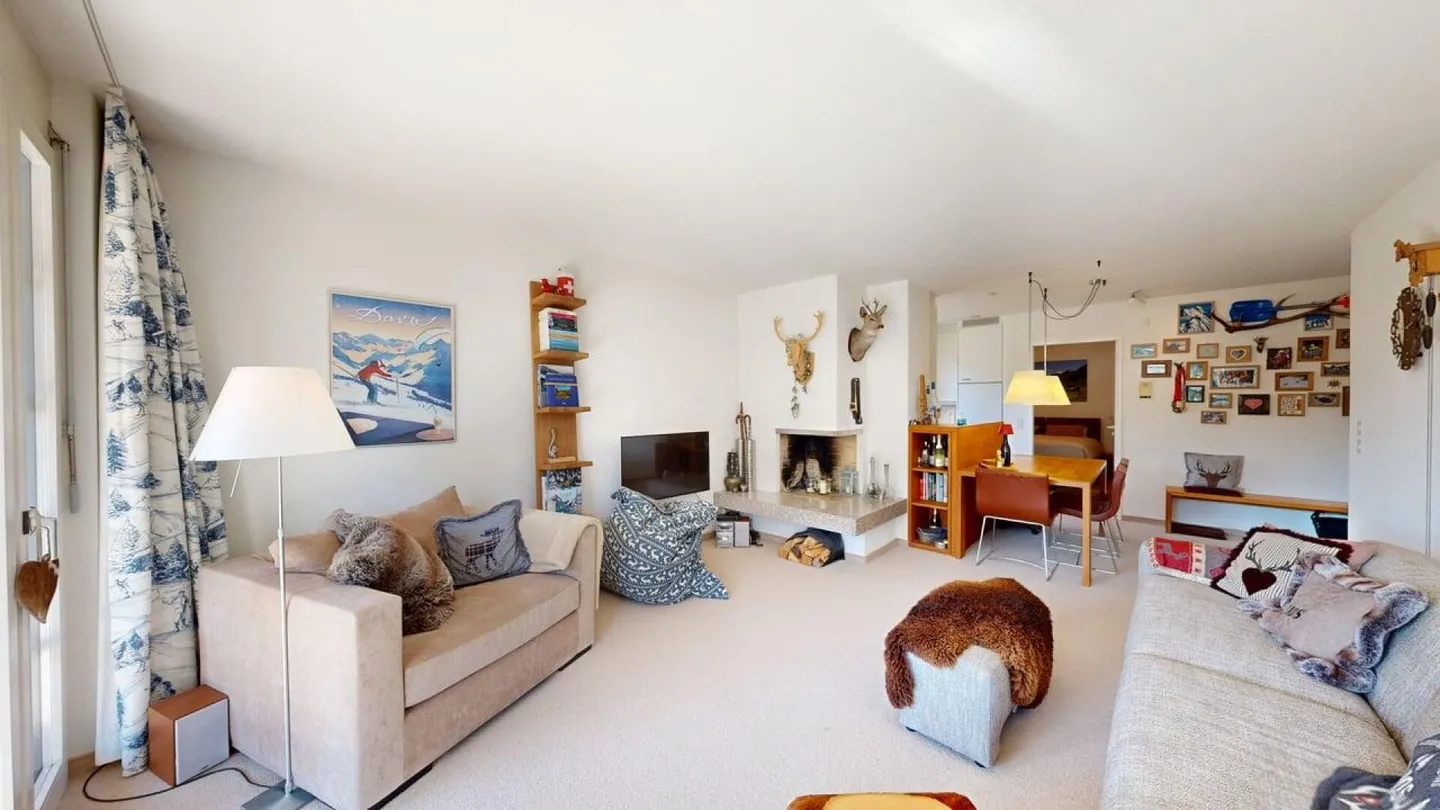 Sunny 3.5-room penthouse in elevated location - Photo 2 of 14