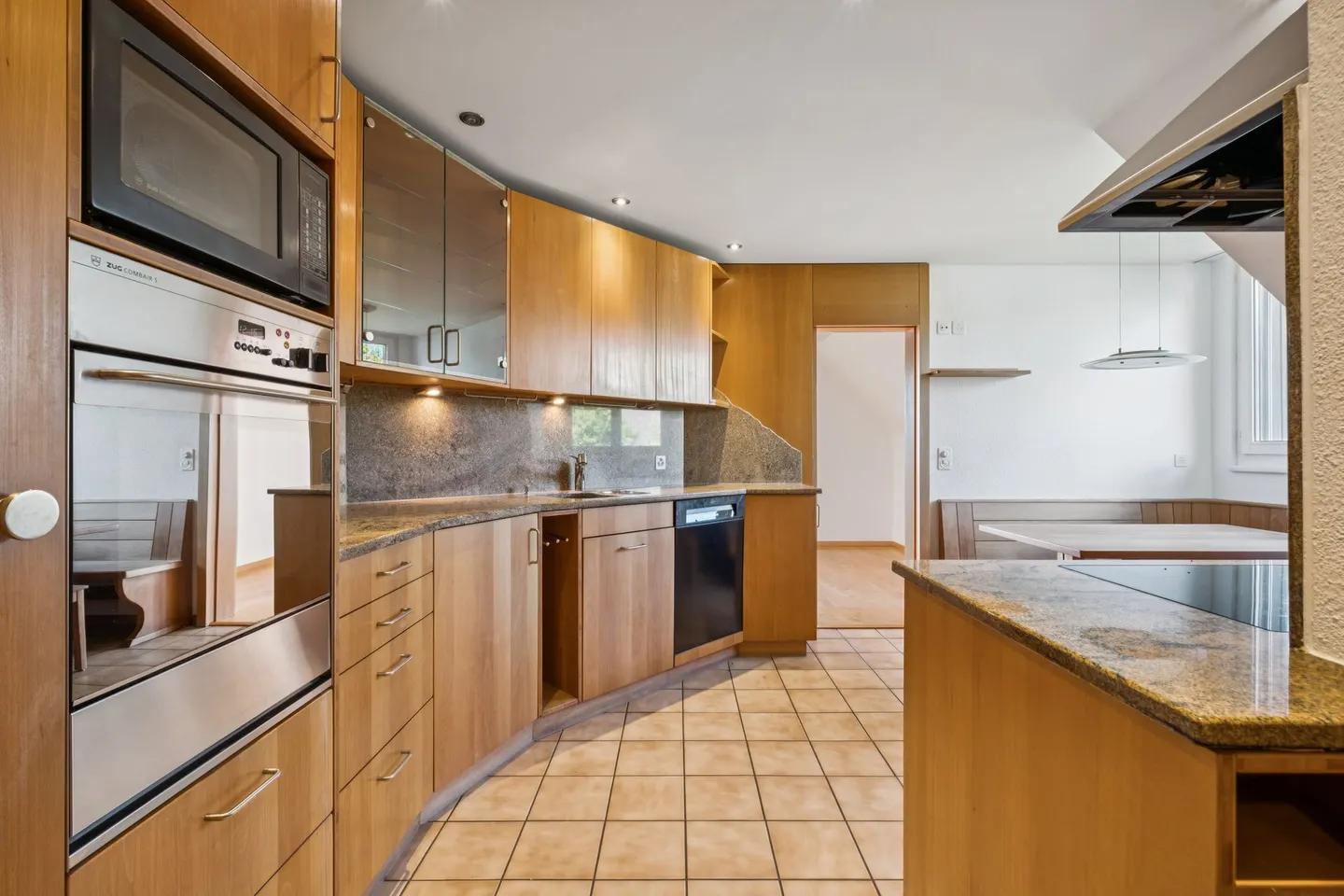 Charming Maisonette Apartment - Photo 7 of 10