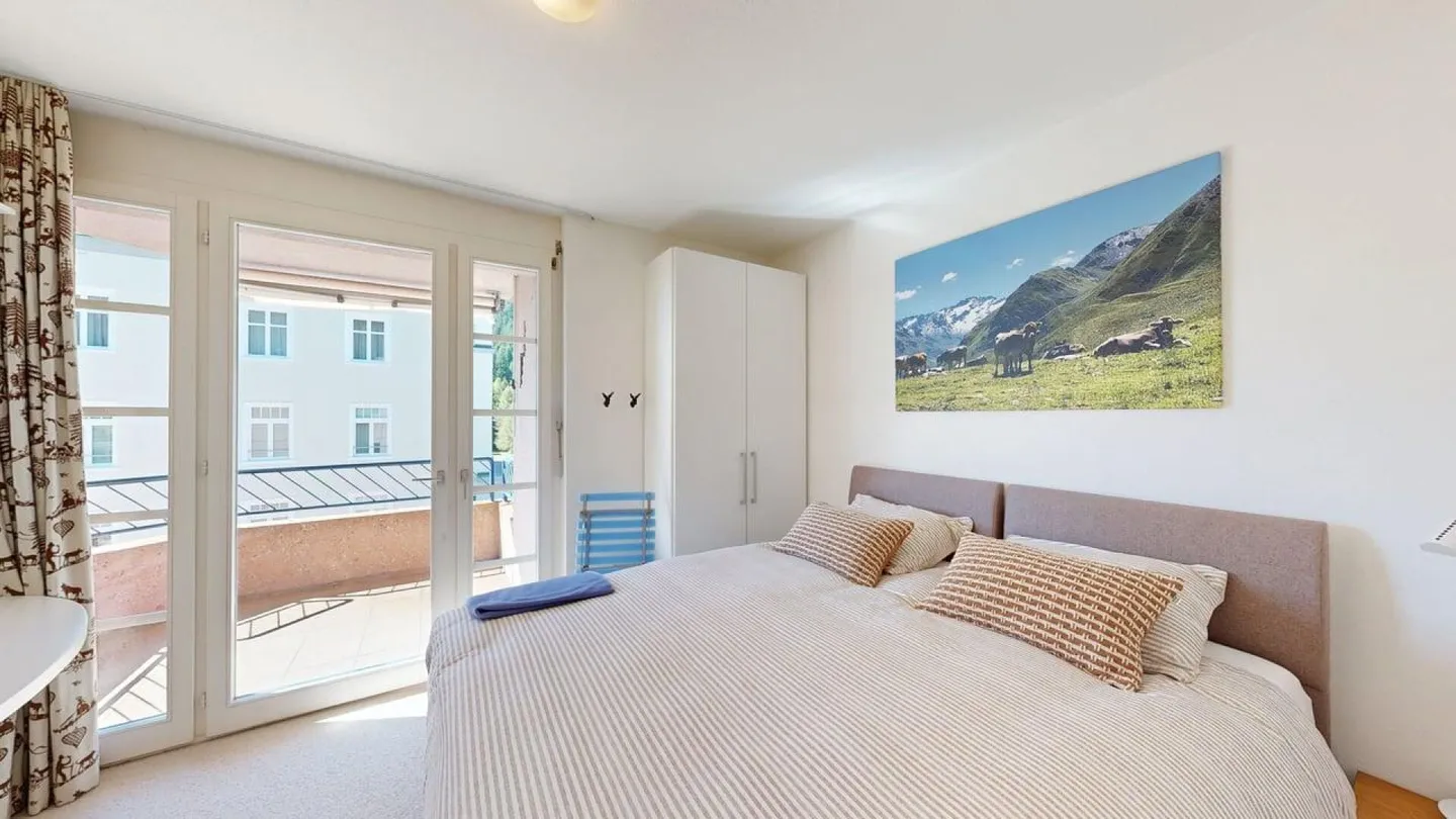 Sunny 3.5-room penthouse in elevated location - Photo 12 of 14