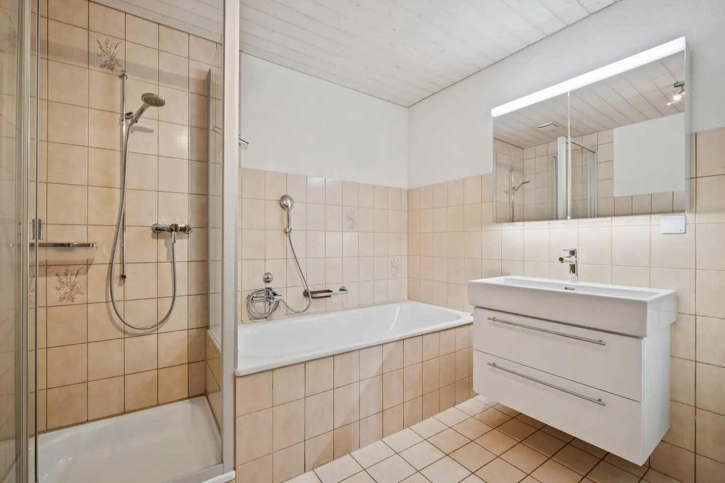 Charming Maisonette Apartment - Photo 8 of 10
