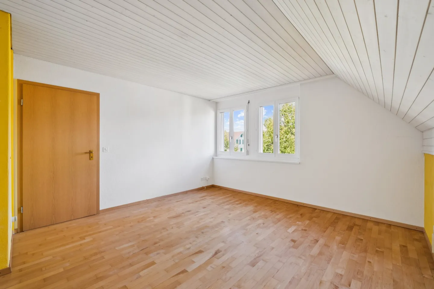 Charming Maisonette Apartment - Photo 4 of 10