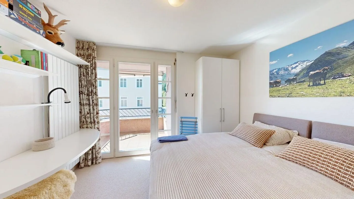 Sunny 3.5-room penthouse in elevated location - Photo 11 of 14