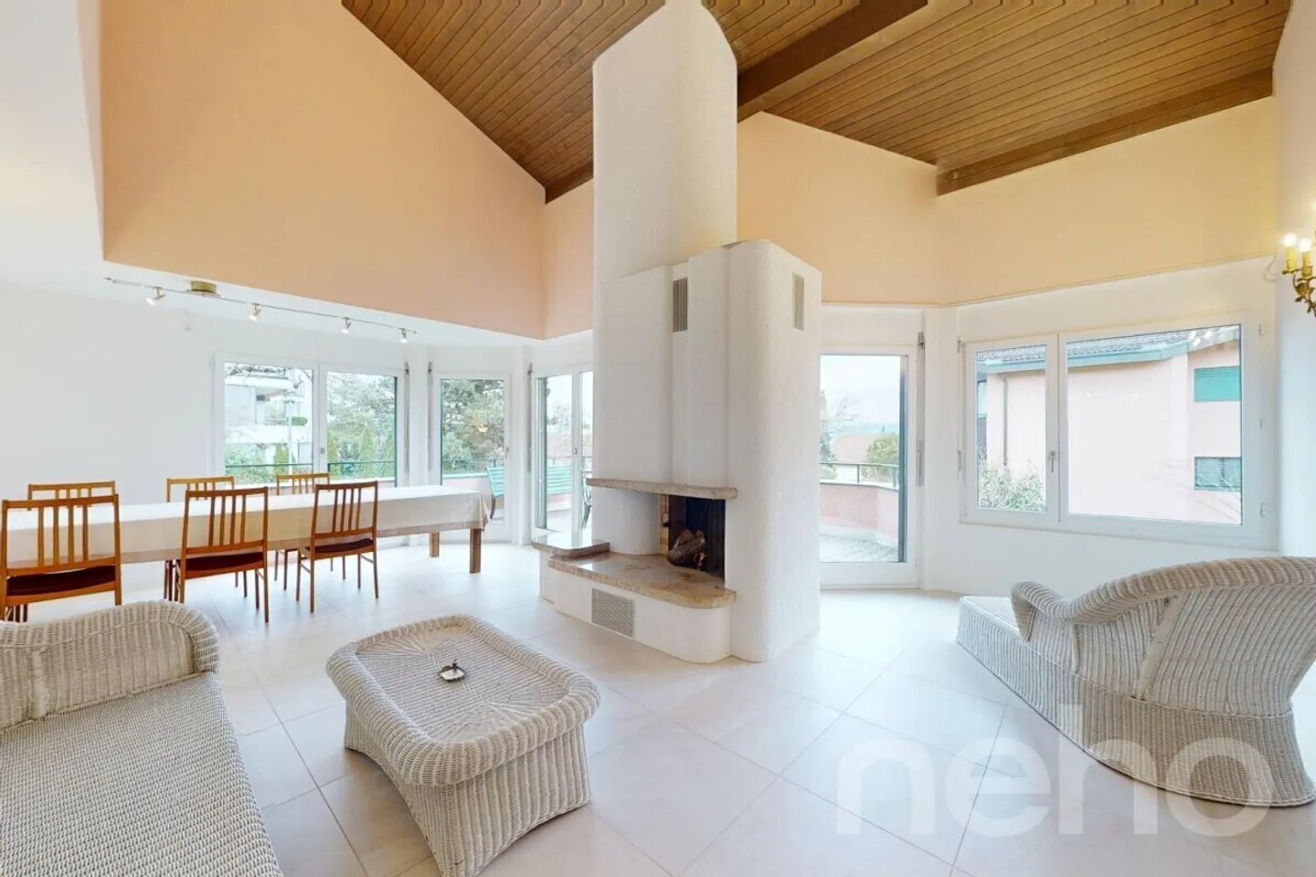 4.5-room maisonette apartment with additional room and partial lake view - Photo 5 of 13