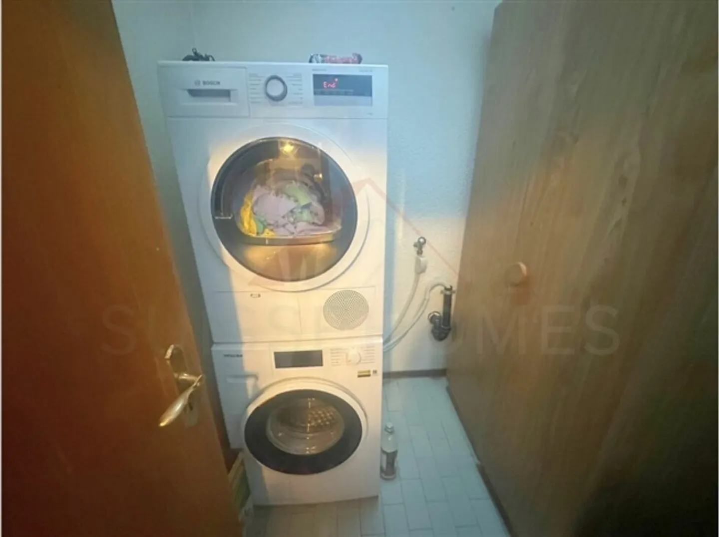 Opportunità di investimento attraente ad Agarn - Spazio commerciale, appartamento di 5,5 stanze e ampio terreno di 1'097 m² - Foto 6 di 8