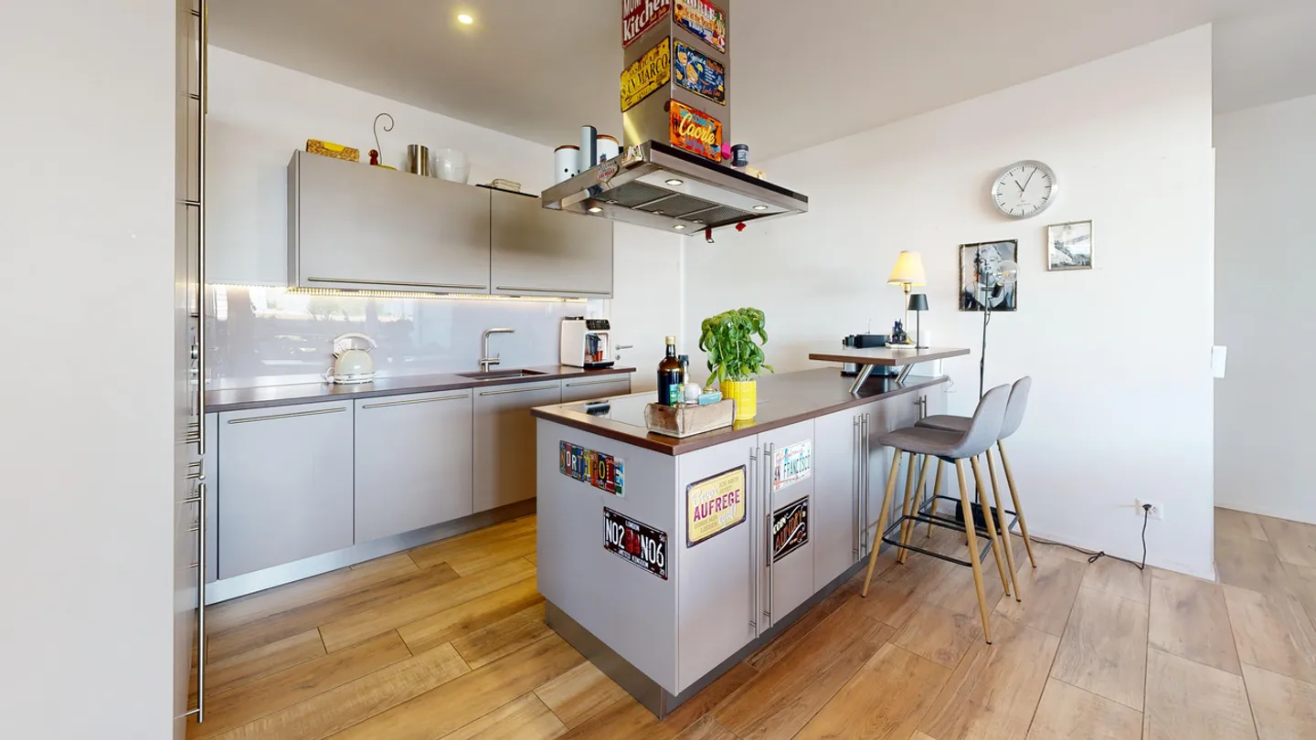 Moderne 4.5-Zimmer-Maisonettewohnung mit Terrasse und eigenem Garten - Foto 9 von 27