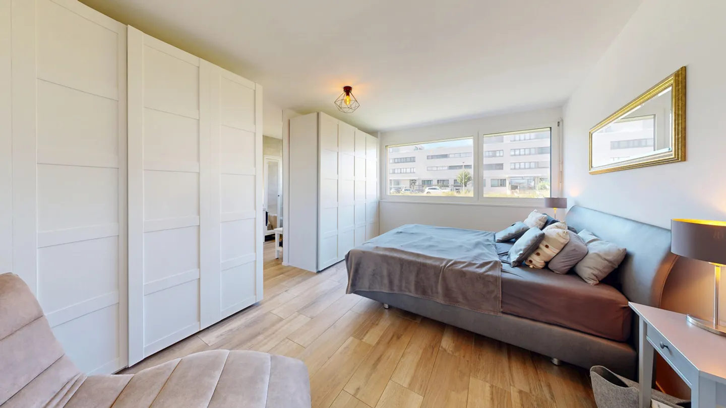 Moderne 4.5-Zimmer-Maisonettewohnung mit Terrasse und eigenem Garten - Foto 14 von 27