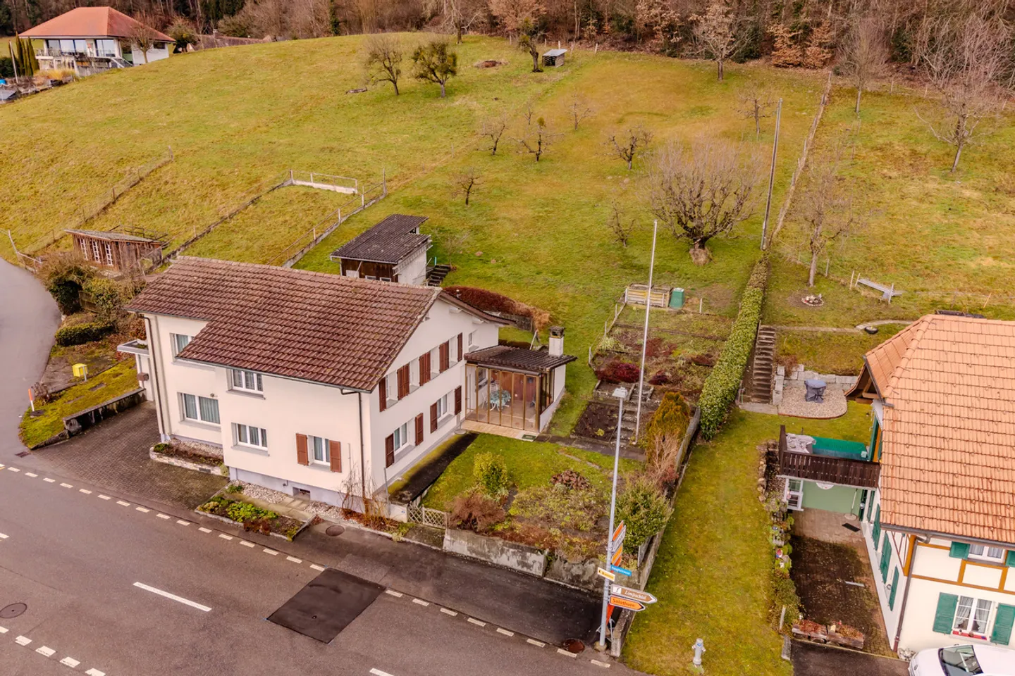 Maison individuelle spacieuse avec réserve de terrain - Photo 1 sur 12