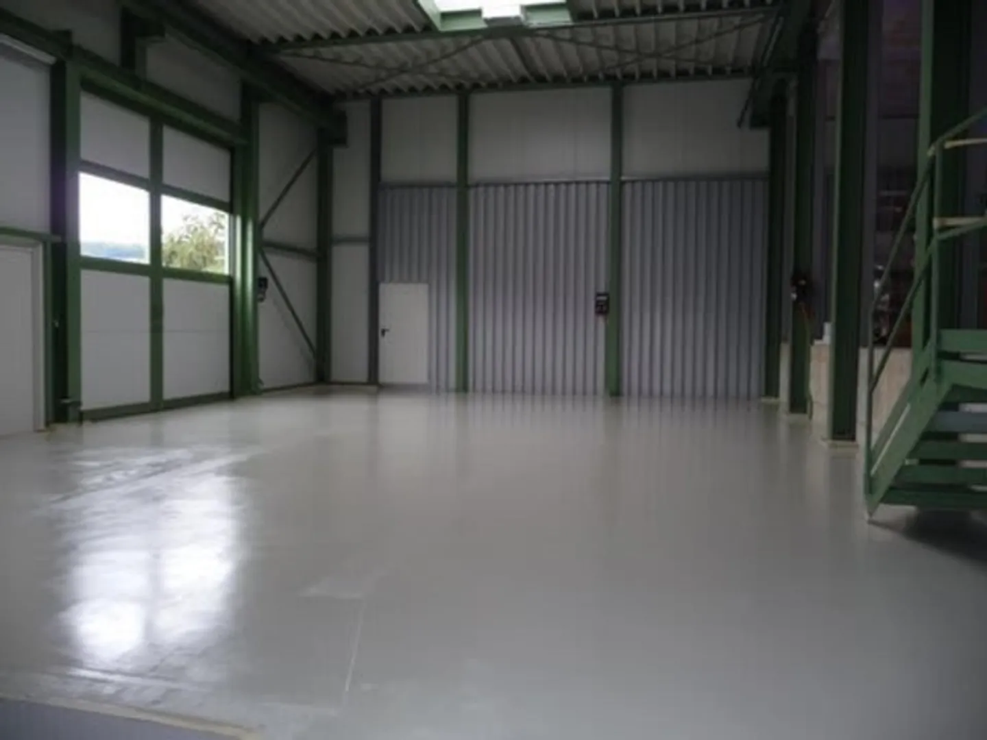 Officina con appartamento di 4,5 stanze - Foto 3 di 13
