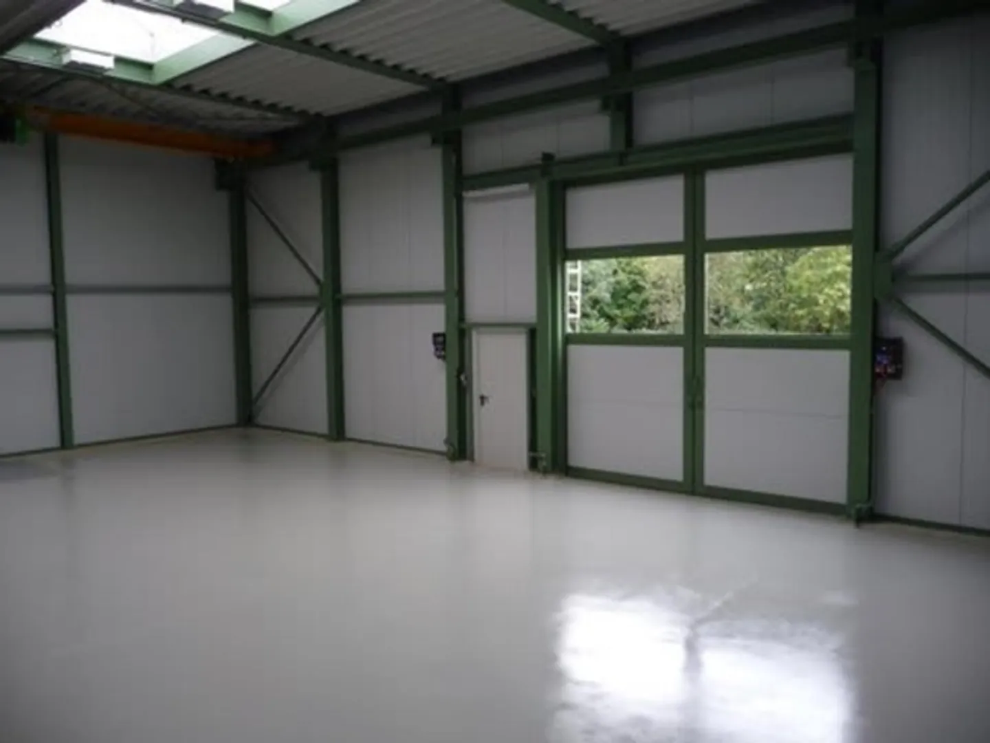 Officina con appartamento di 4,5 stanze - Foto 4 di 13