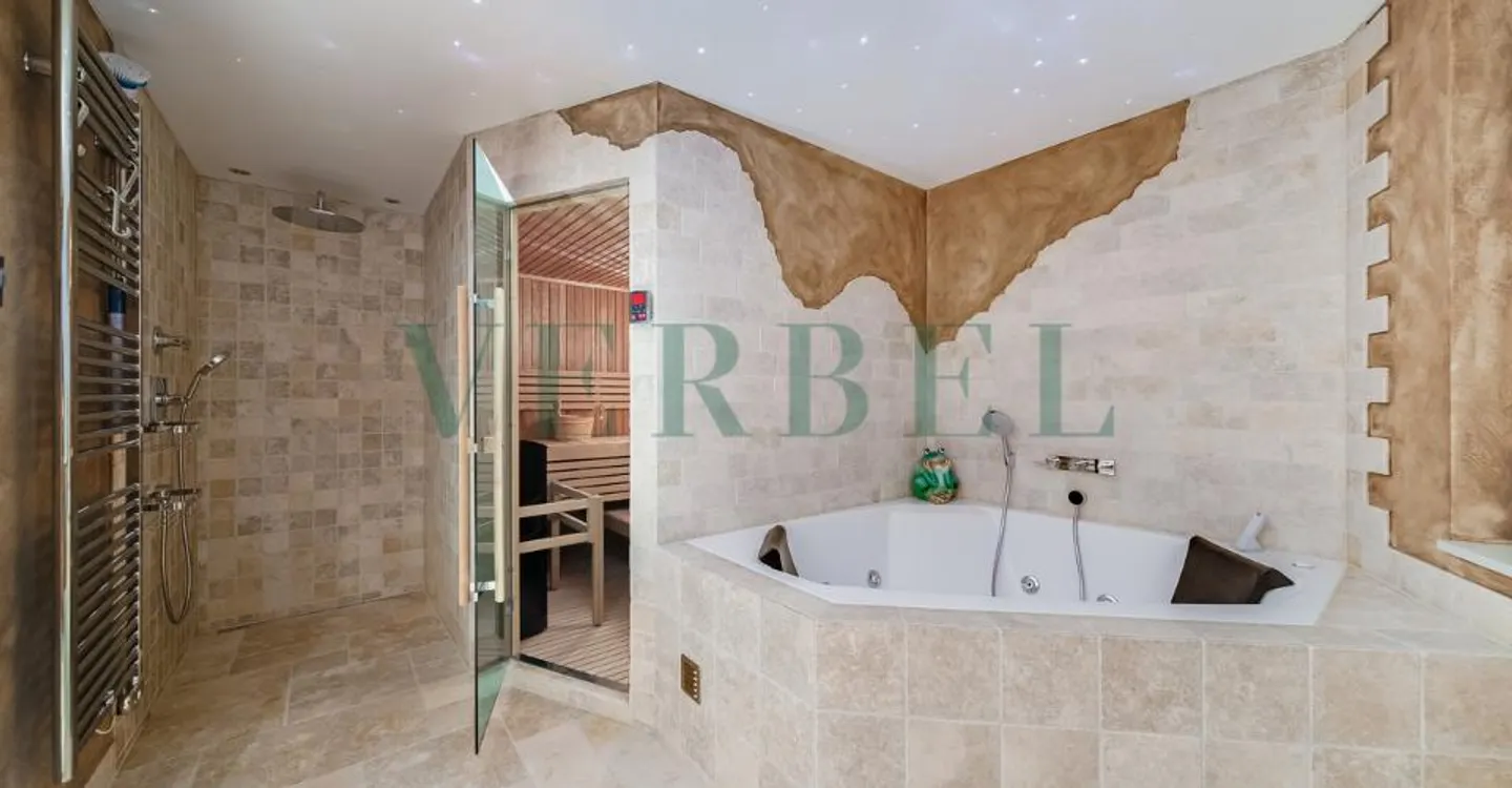 Penthouse duplex with exceptional view of the lake and mountains - Photo 9 of 13