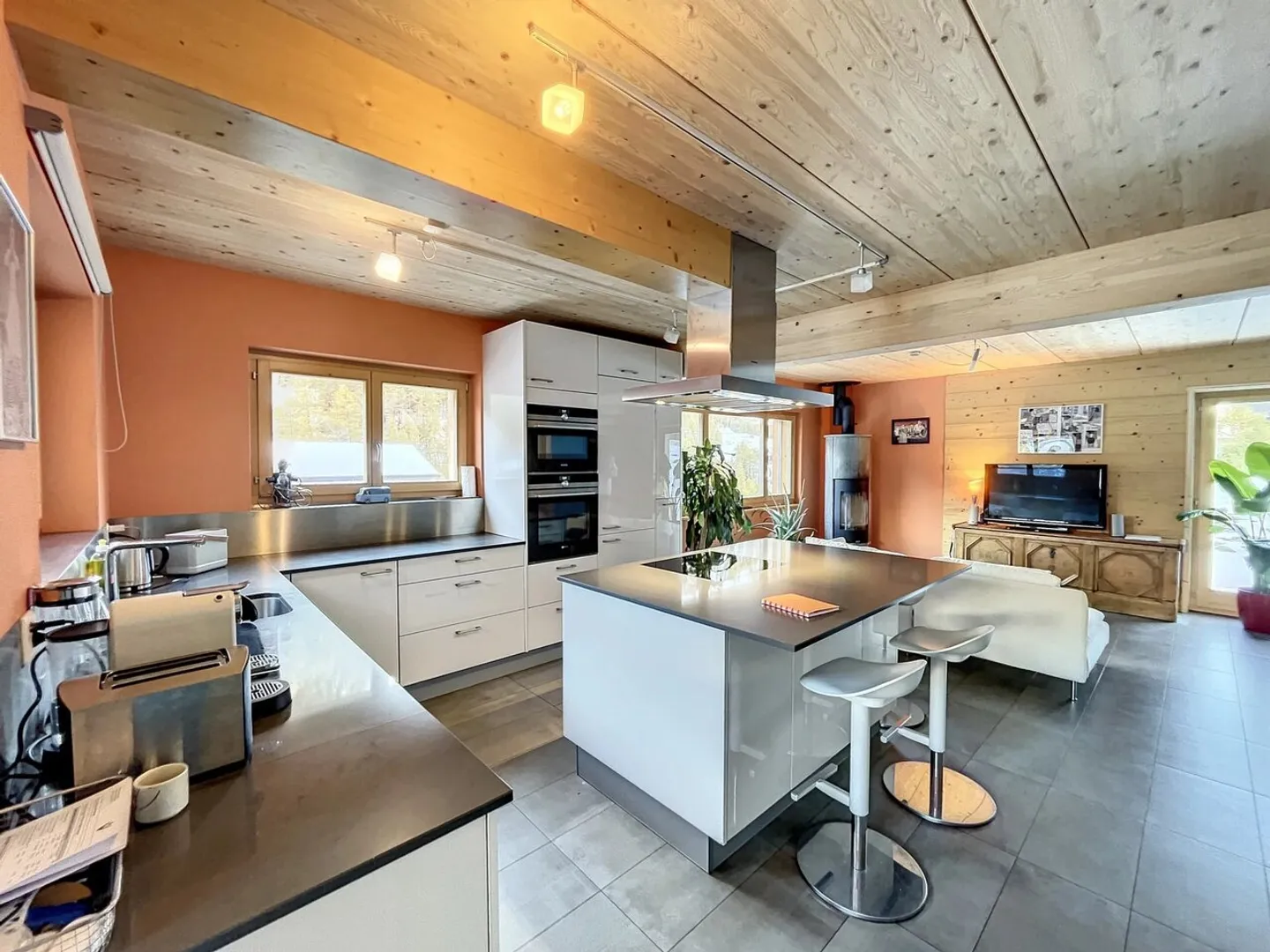 Magnificent individual chalet in the heart of a residential environment - Photo 3 of 10