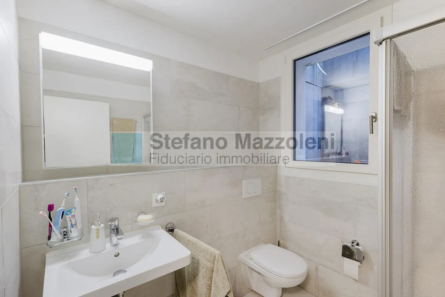Appartement Duplex Moderne à Lumino - Photo 5 sur 14