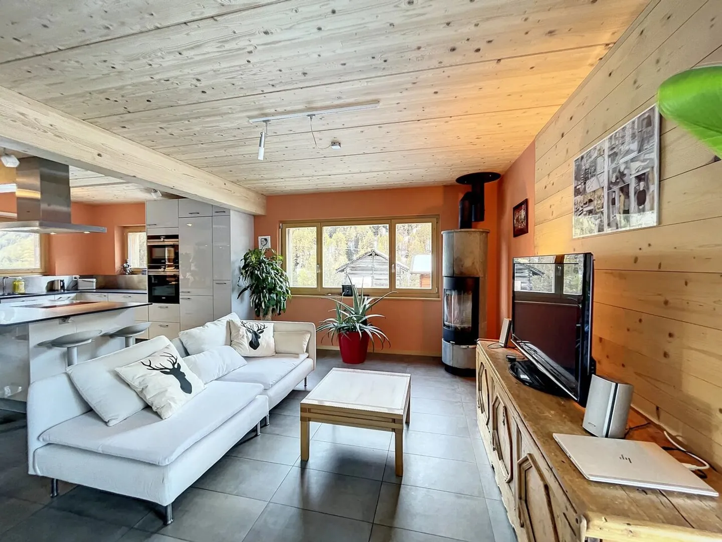 Magnificent individual chalet in the heart of a residential environment - Photo 4 of 10