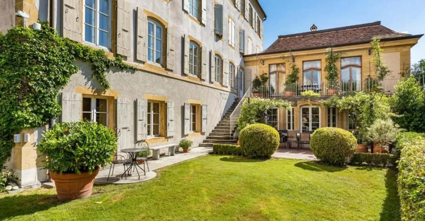 Elegance and Character in the Heart of the Old Town - Photo 2 of 13