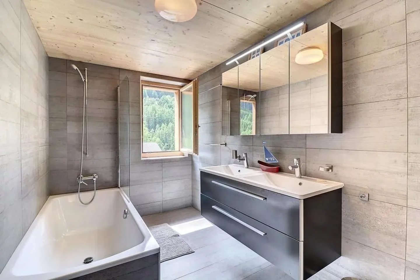 Magnificent individual chalet in the heart of a residential environment - Photo 10 of 10