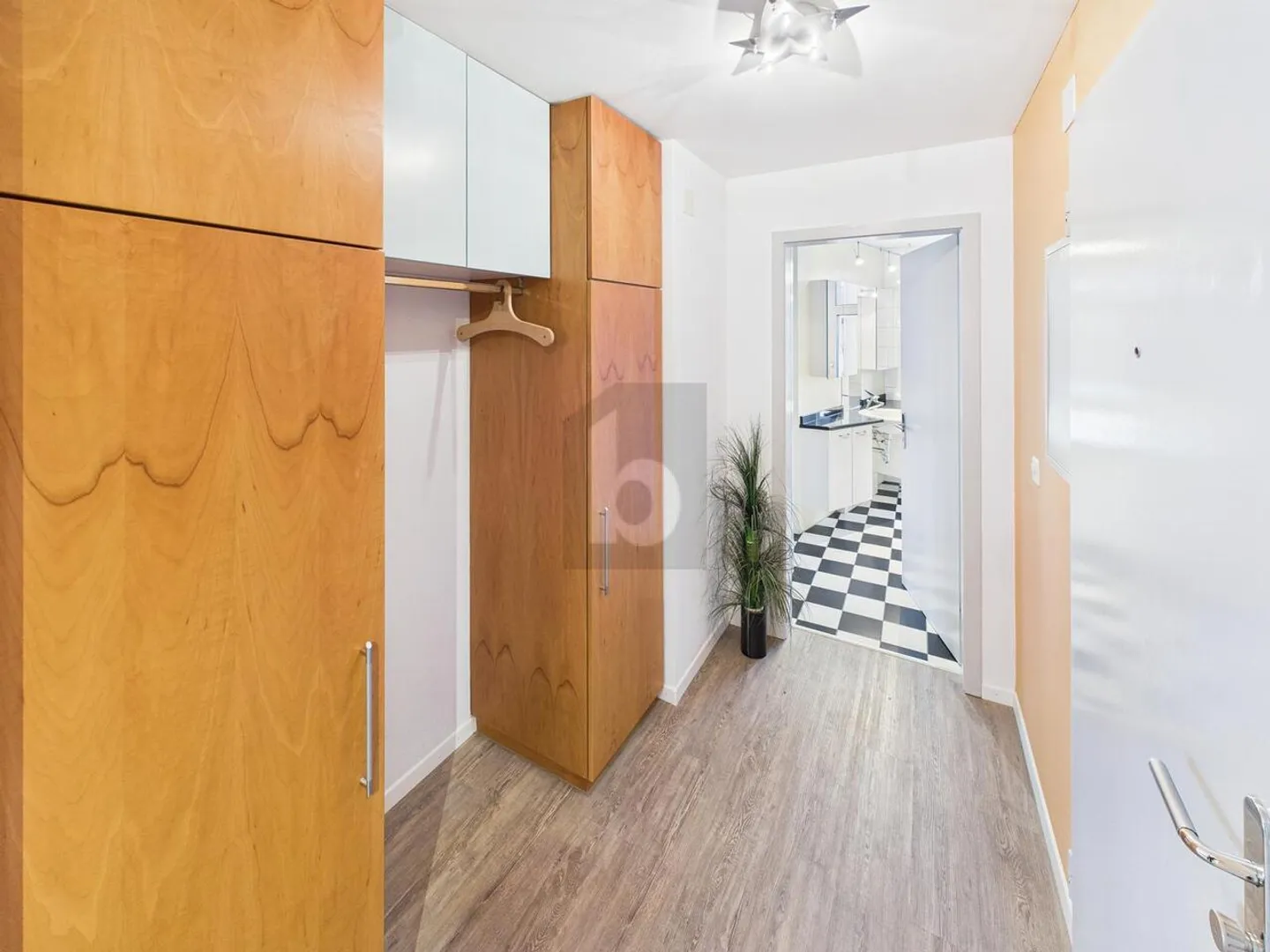 LARGE TERRACE, STYLISH KITCHEN AND BATHROOM - Photo 4 of 6