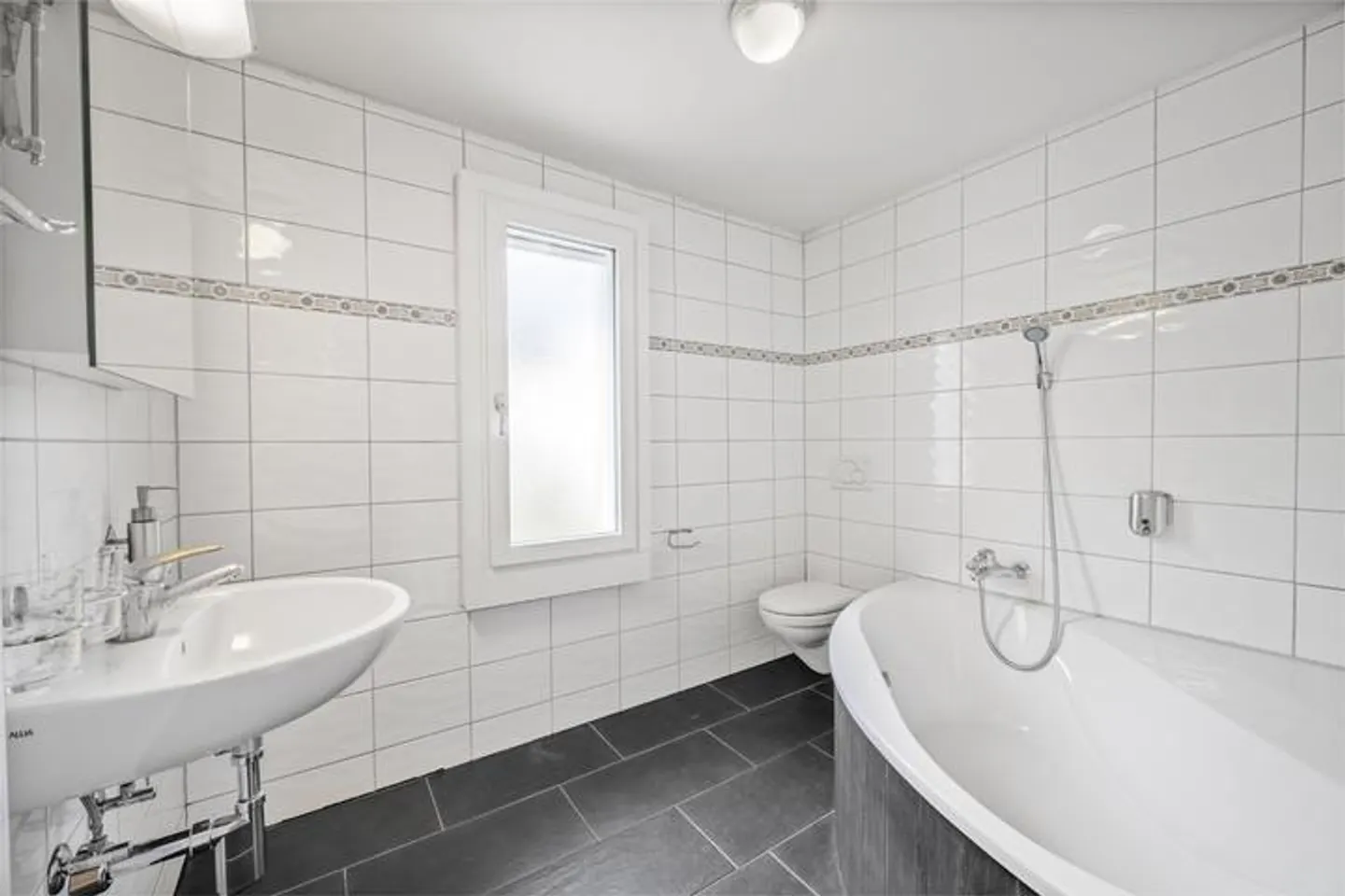 CASA A SCHIERA ATTRATTIVA IN UNA POSIZIONE FAMILIARE - Foto 6 di 8