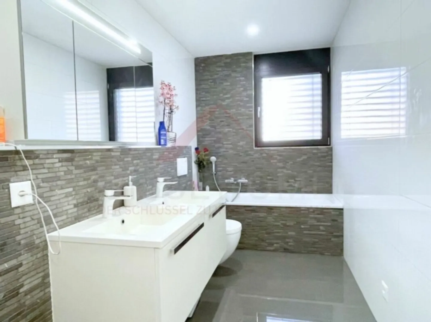 Spacious 4.5-room apartment with lift and sunny balcony - comfortable, family-friendly and senior-friendly - Photo 7 of 14