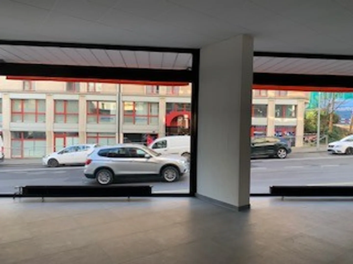 Espace Commercial aux Eaux-Vives - Photo 3 sur 5