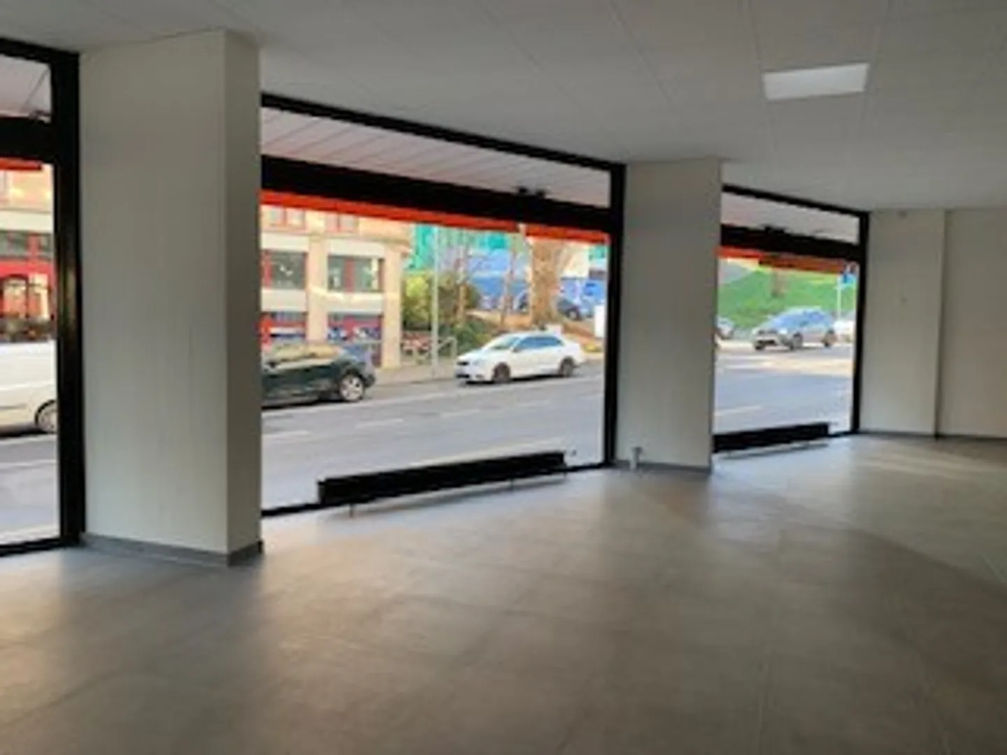 Espace Commercial aux Eaux-Vives - Photo 2 sur 5