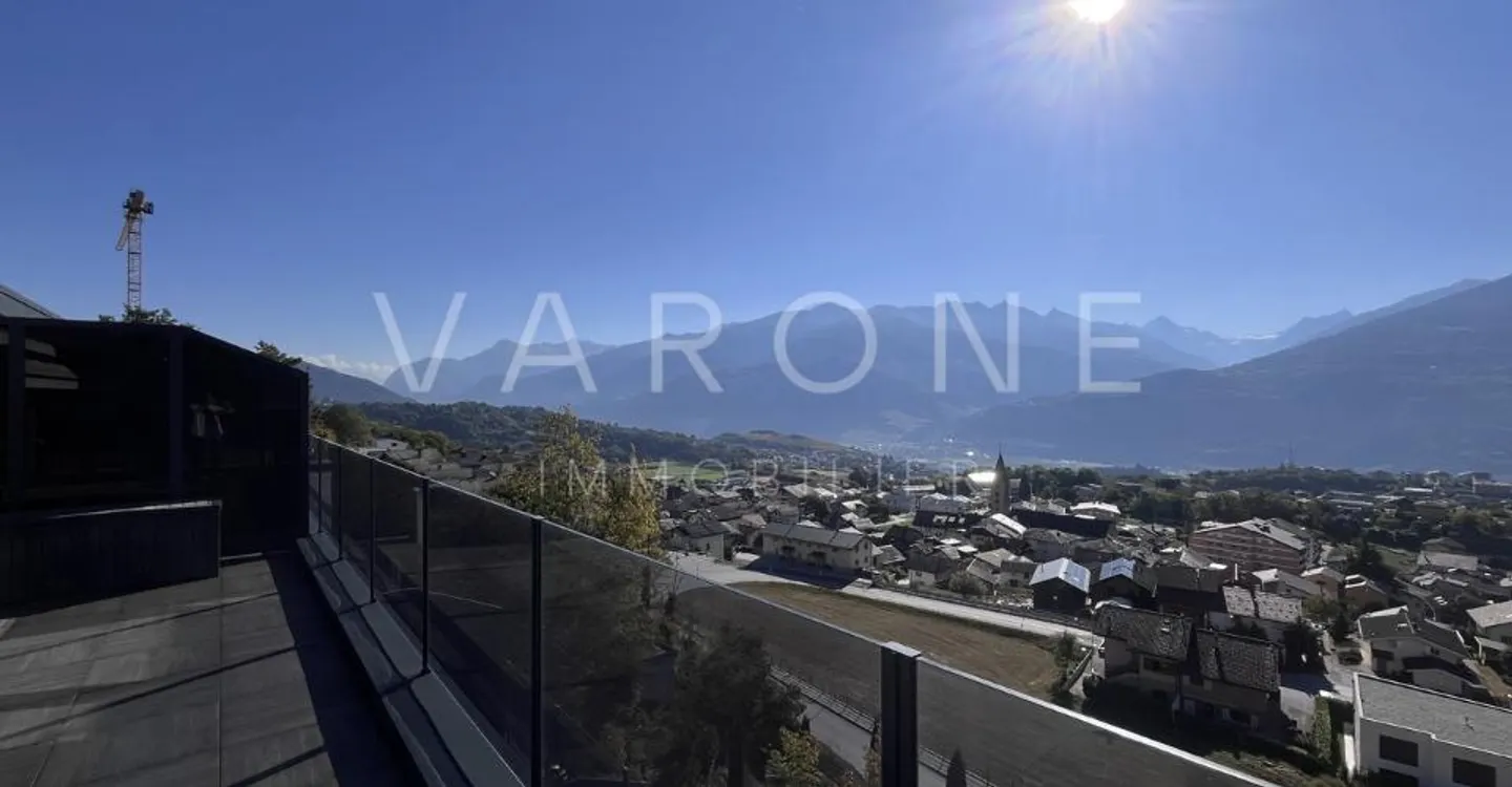 Contemporary penthouse with panoramic terrace - Photo 10 of 11