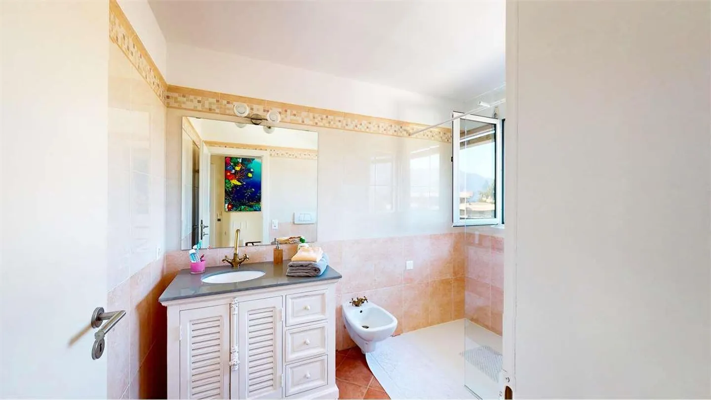 Splendida villa con giardino a Gentilino - Foto 10 di 12