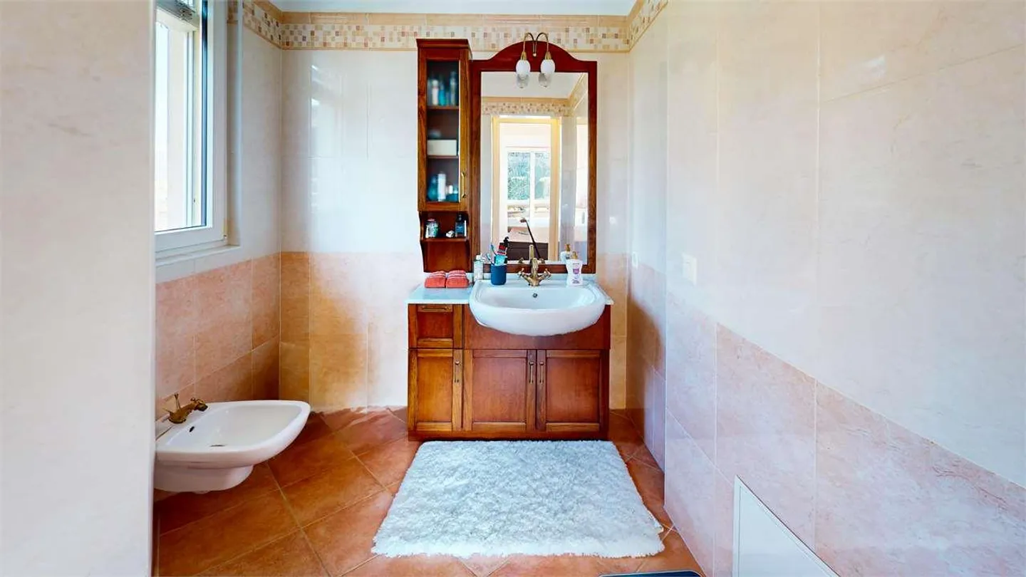 Splendida villa con giardino a Gentilino - Foto 12 di 12