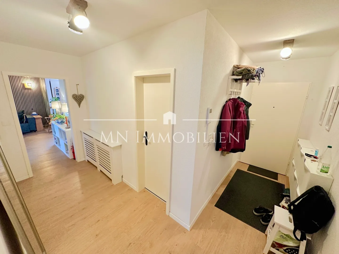 Stilvoll renovierte Wohnung mit Balkon - Foto 3 von 5