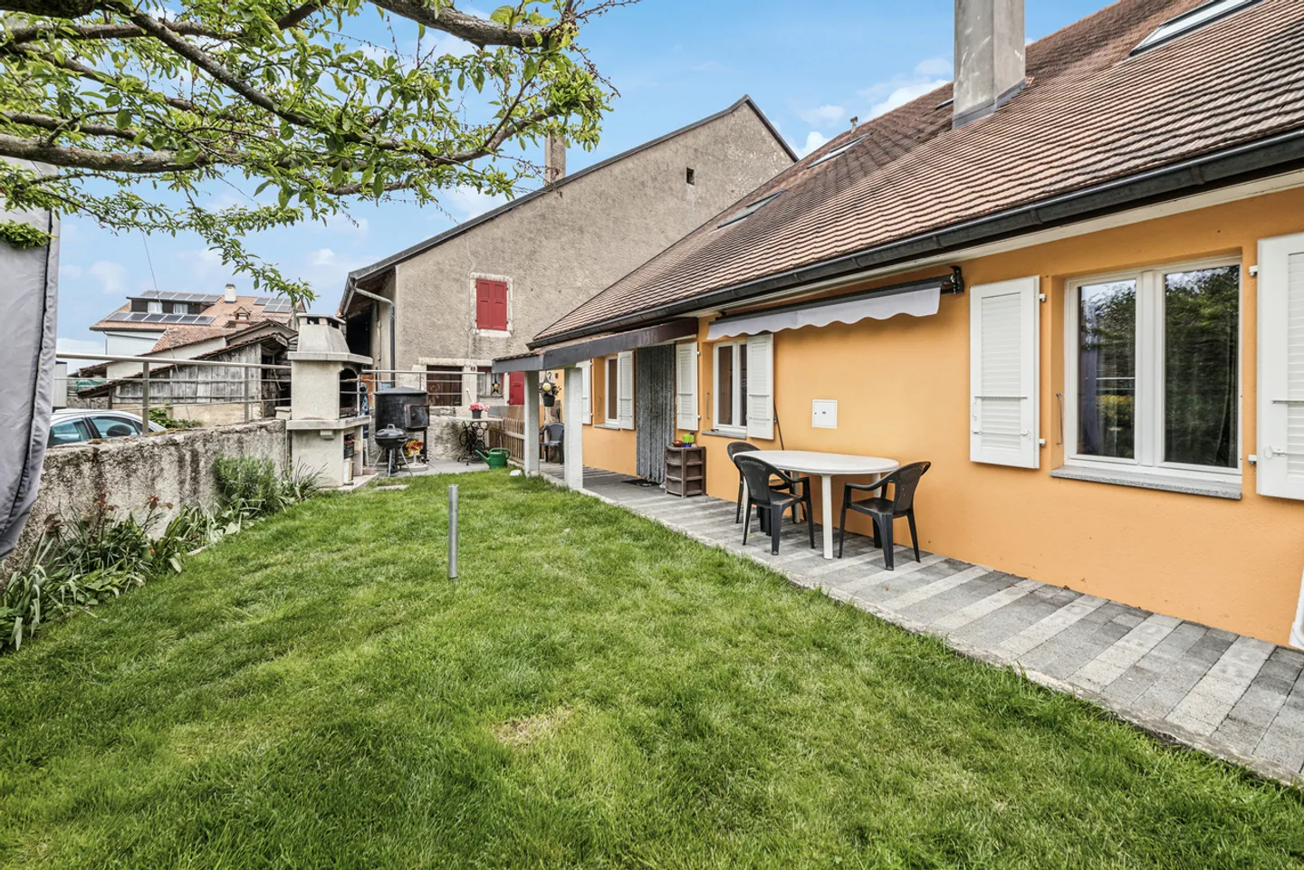 CALL FOR TENDER Large renovated house with two apartments! - Photo 9 of 9