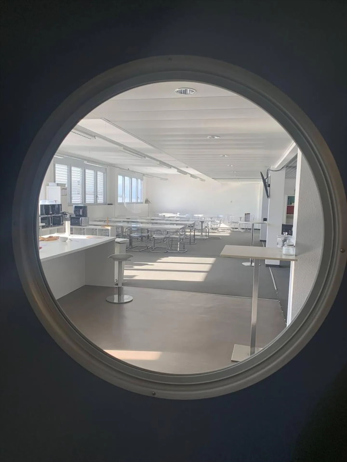 Vaud locaux bureaux, atelier et stockage de 2700 m2 à louer à Cheseaux - Photo 3 sur 7