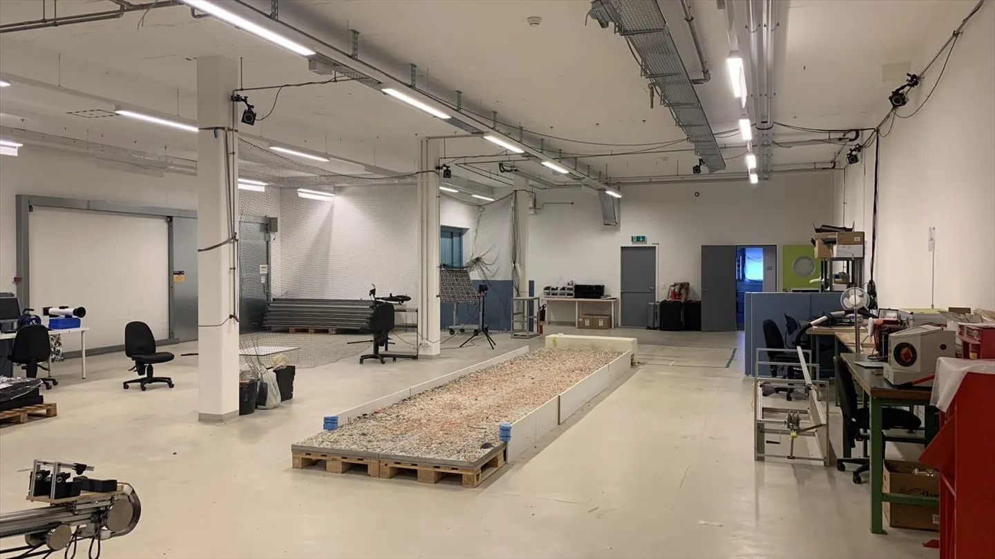 Vaud locaux bureaux, atelier et stockage de 2700 m2 à louer à Cheseaux - Photo 4 sur 7