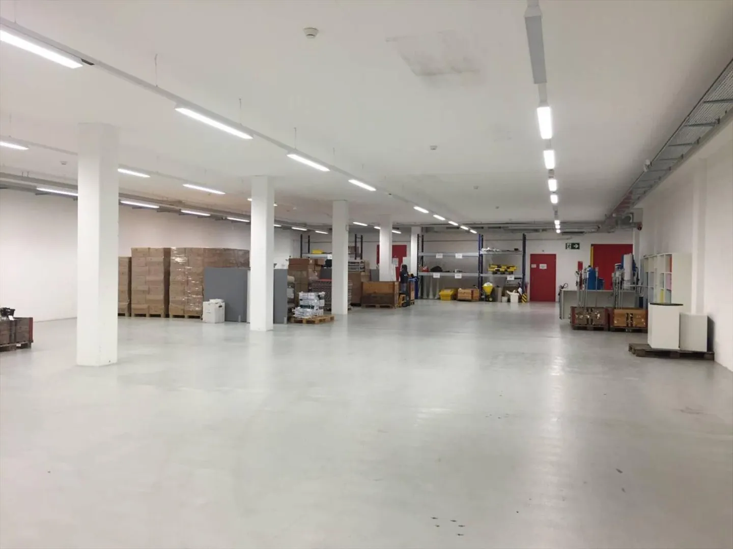 Vaud locaux bureaux, atelier et stockage de 2700 m2 à louer à Cheseaux - Photo 5 sur 7
