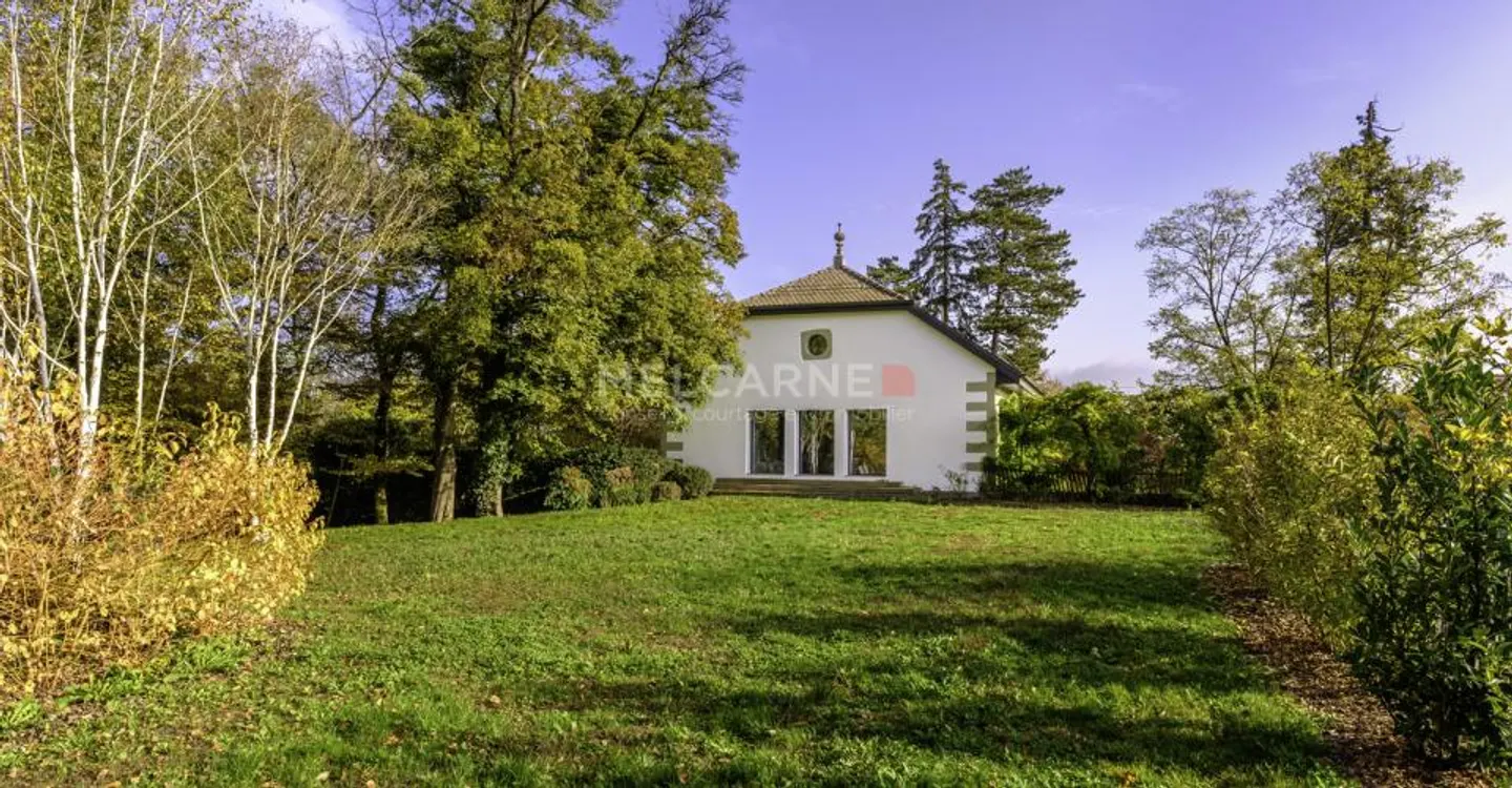 House with 11 rooms - Photo 1 of 6