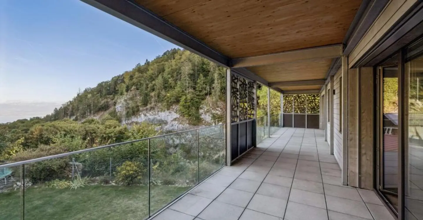 Beautiful opportunity - Quality, tranquility and view of Lake Geneva and the Alps - Photo 3 of 11