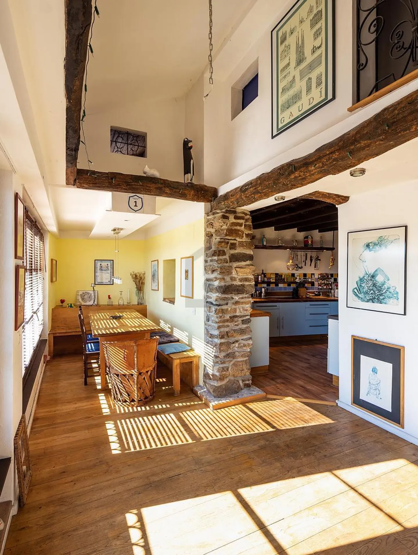 PRIX BARGAIN !! SPACIEUX ET ENSOLEILLÉ AU COEUR - Photo 1 sur 6