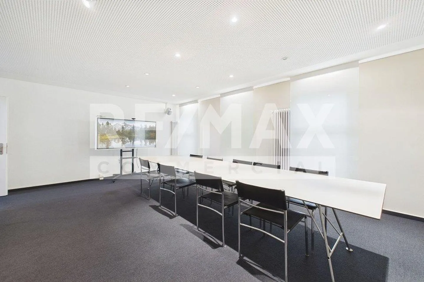 Your new company headquarters in Urdorf/ZH with around 600 m² of space! Office, storage... - Photo 3 of 13