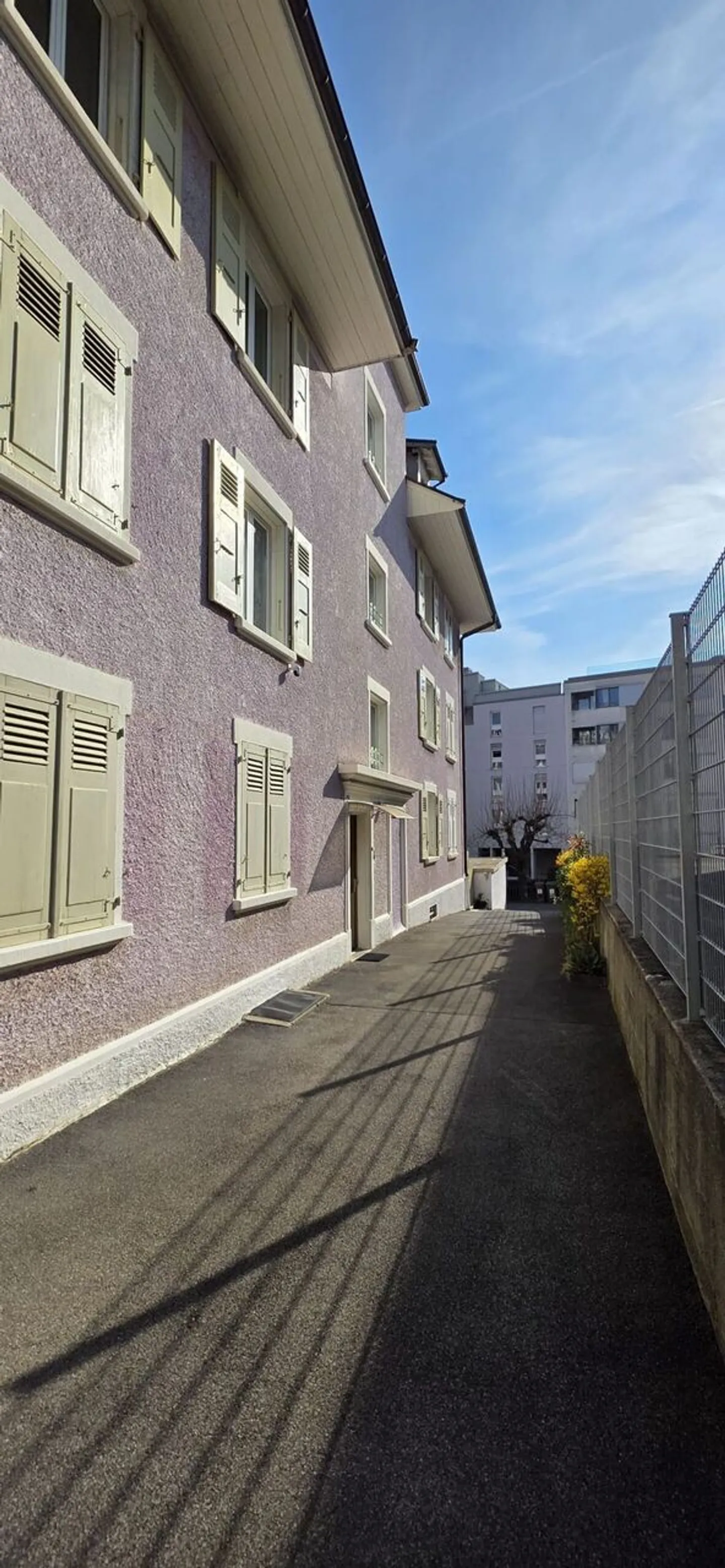 Wohngebäude - Foto 1 von 12