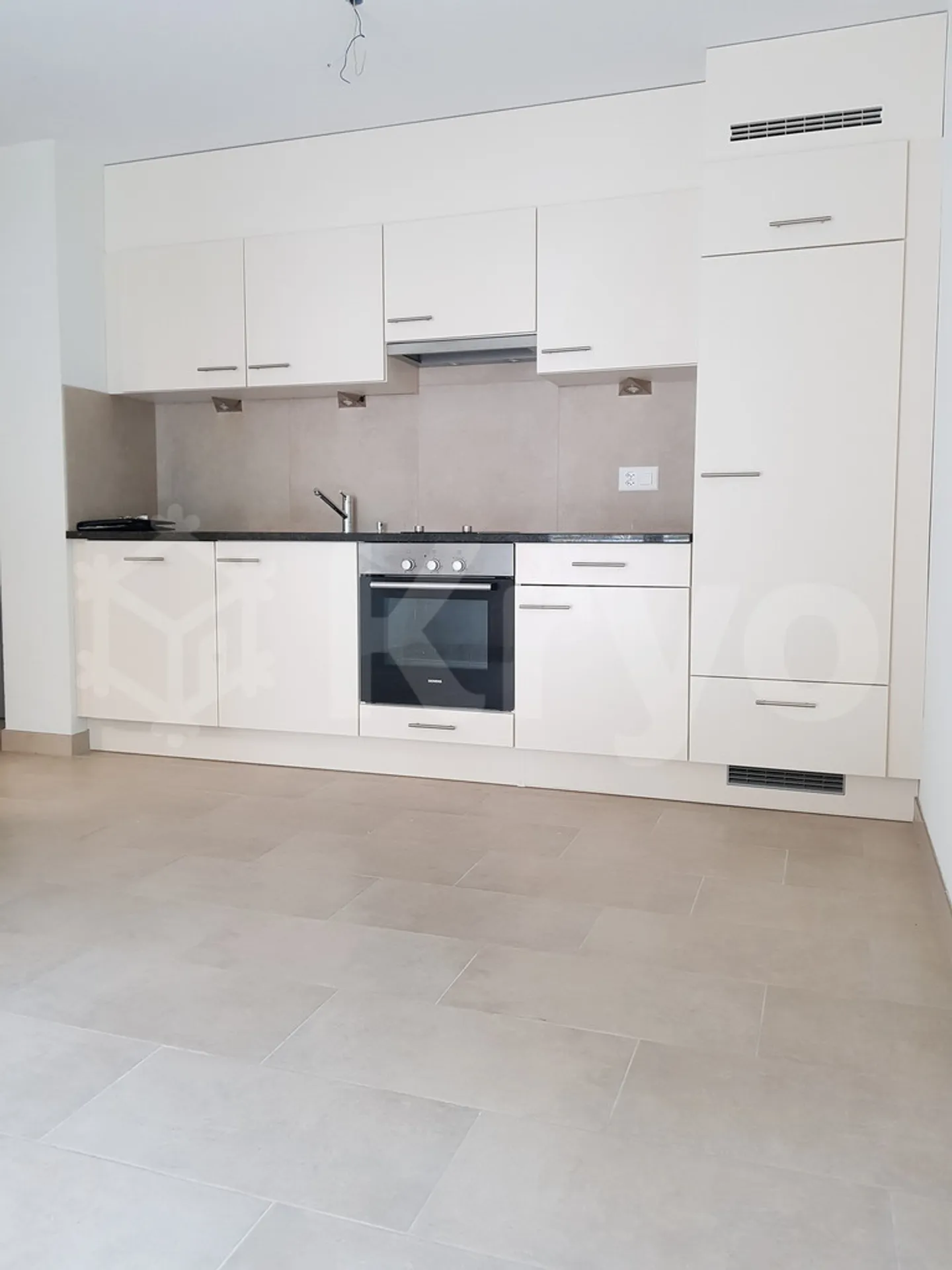 Apartment - Photo 3 of 4