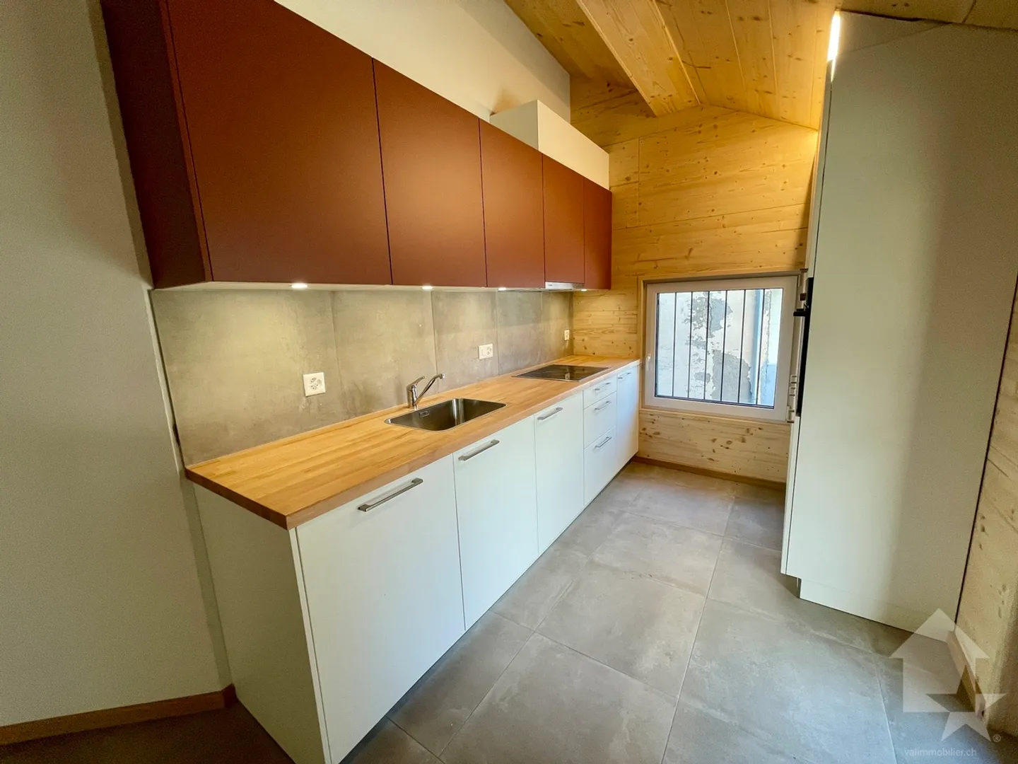 Duplex apartment 3.5 rooms in a fully renovated village house - Photo 3 of 17