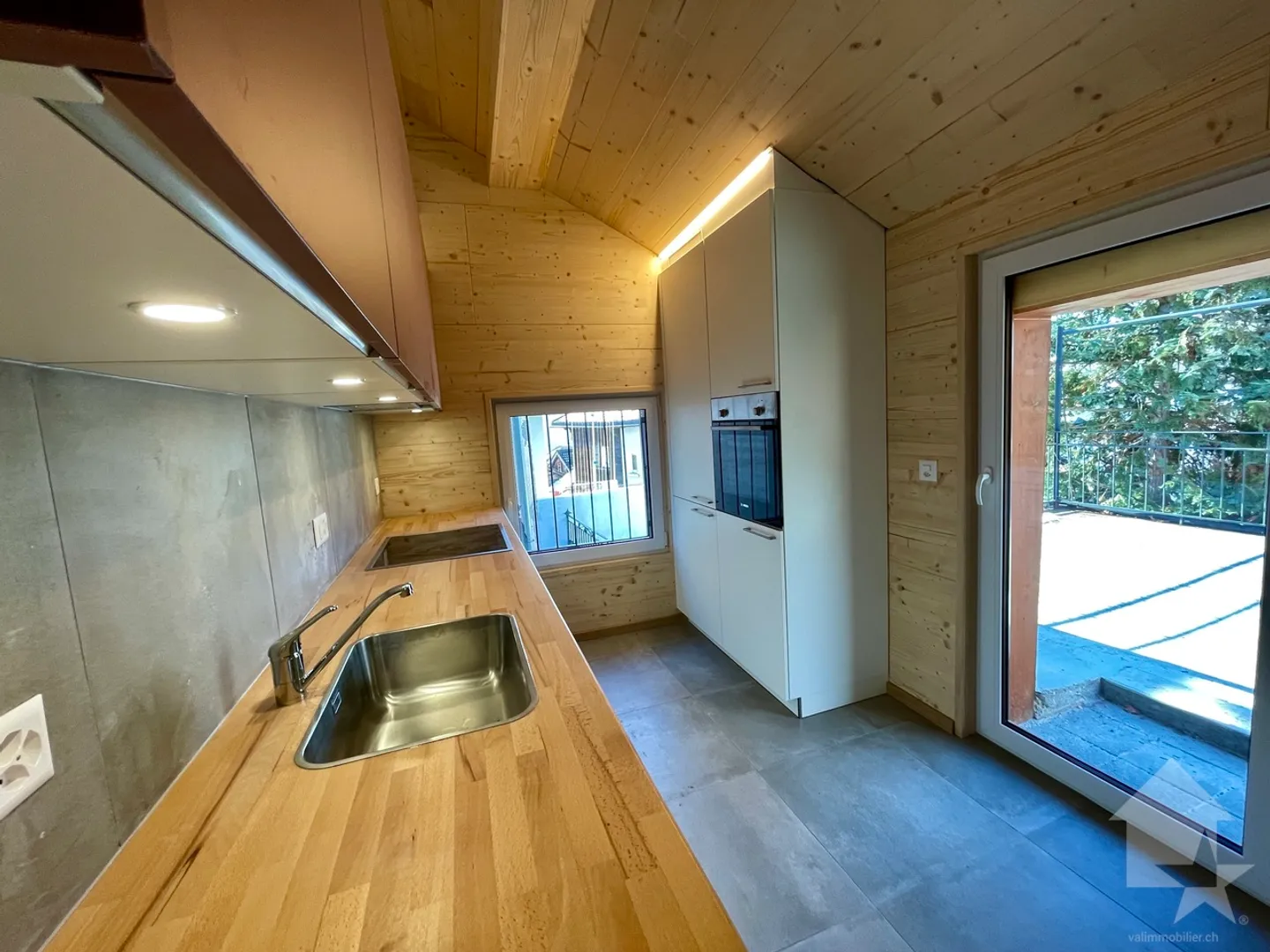 Duplex apartment 3.5 rooms in a fully renovated village house - Photo 4 of 17